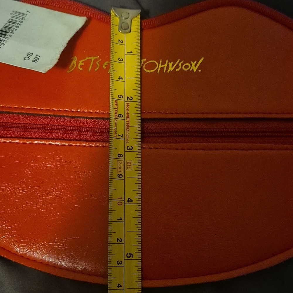 BETSEY JOHNSON | Red Lips Wristlet Zipper Clutch Nwt - Picture 6 of 6